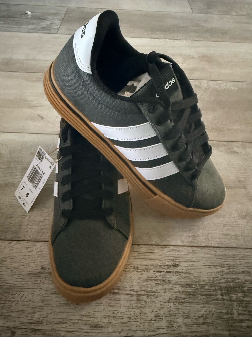 Adidas Daily 4.0 Men’s 7 Women’s 8 Black White Gum Sneakers New With Box
